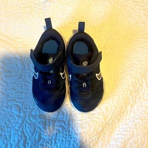 Boy Toddler Nike Sneakers size 7C